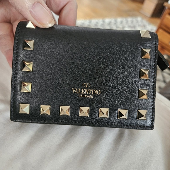 Valentino Garavani Medium Rockstud Leather Shoulder Bag & Wallet - Picture 10 of 16